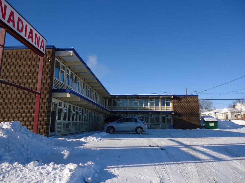 Canadiana Motel Sudbury Bagian luar foto